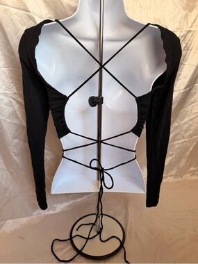 Black Long-Sleeve Lace-Up Open-Back Crop Top